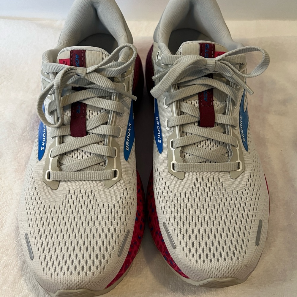 Brooks Adrenaline GTS 23 women size 8. Grey / pink
